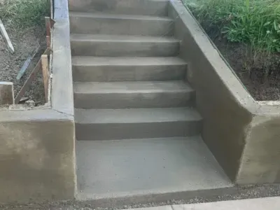 A set of concrete steps leading up to a concrete wall in Salem, OR.
