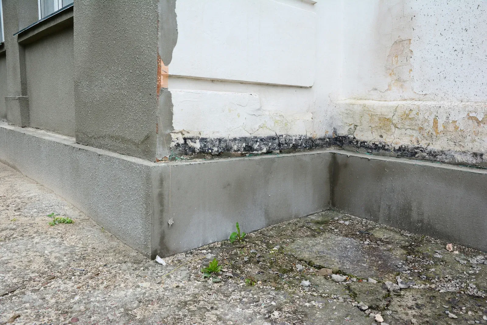 A corner of a building with a concrete border