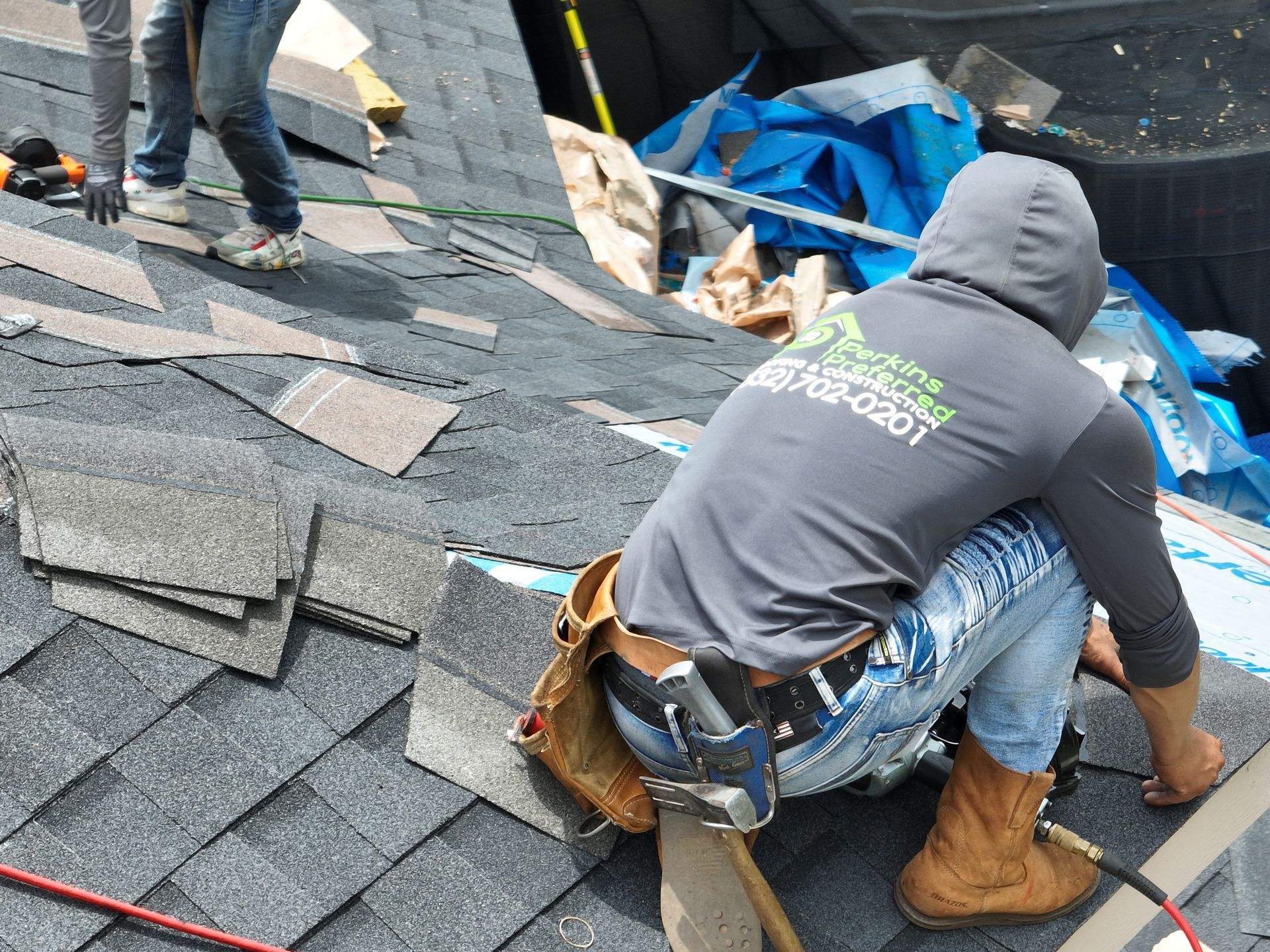 roof repair contractor in the woodlands, TX