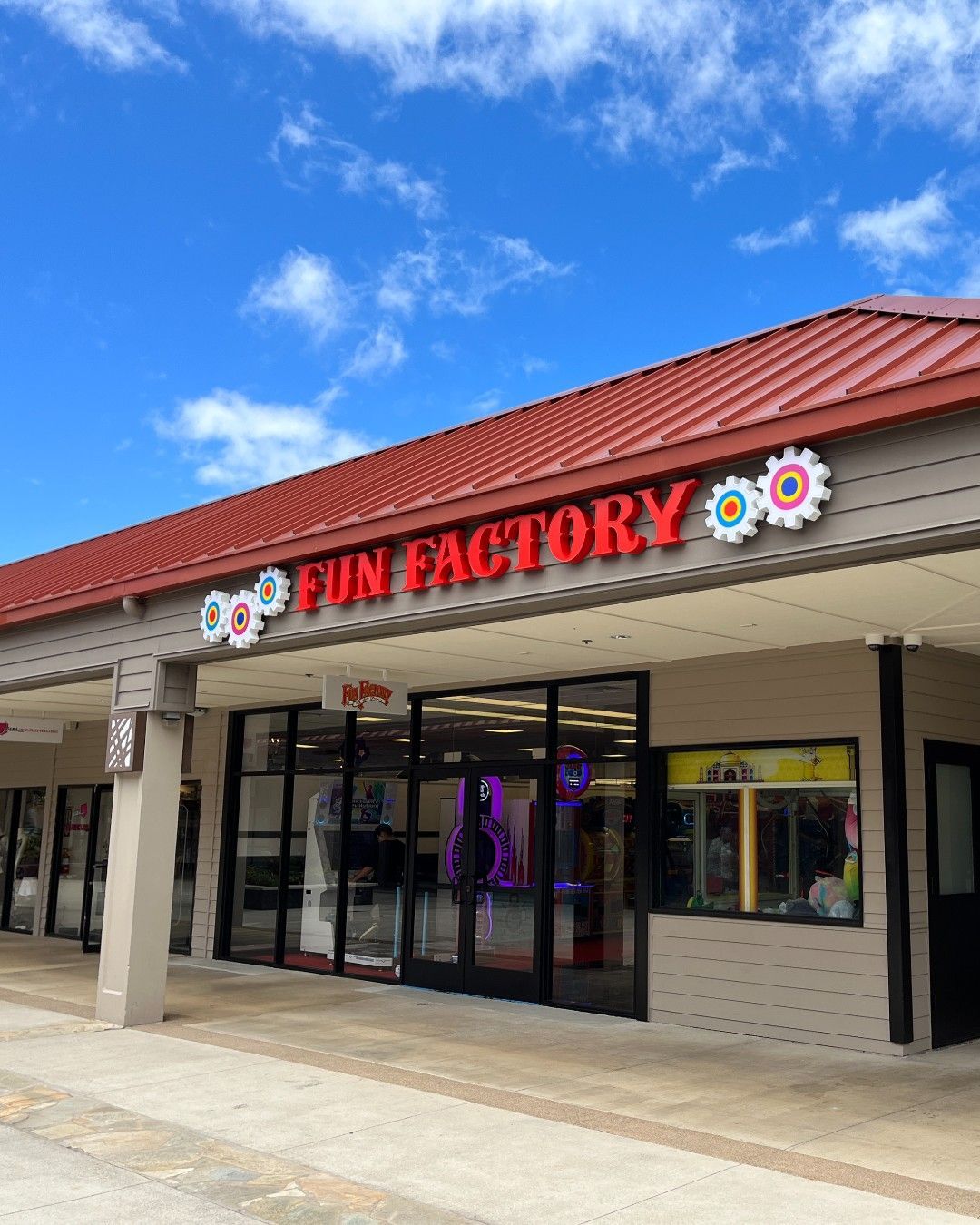 A building with a red roof and a sign that says fun factory