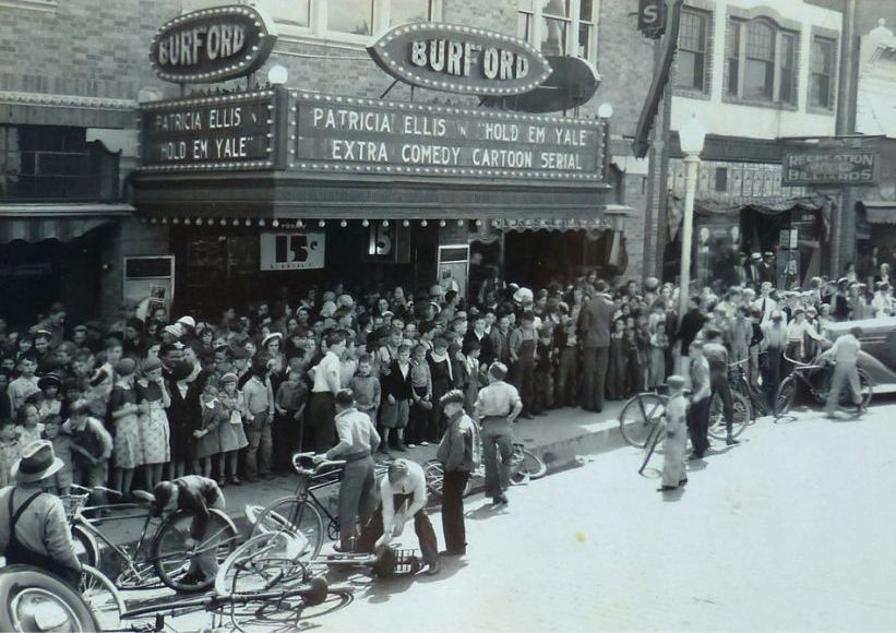 A black and white photo of a buford theater