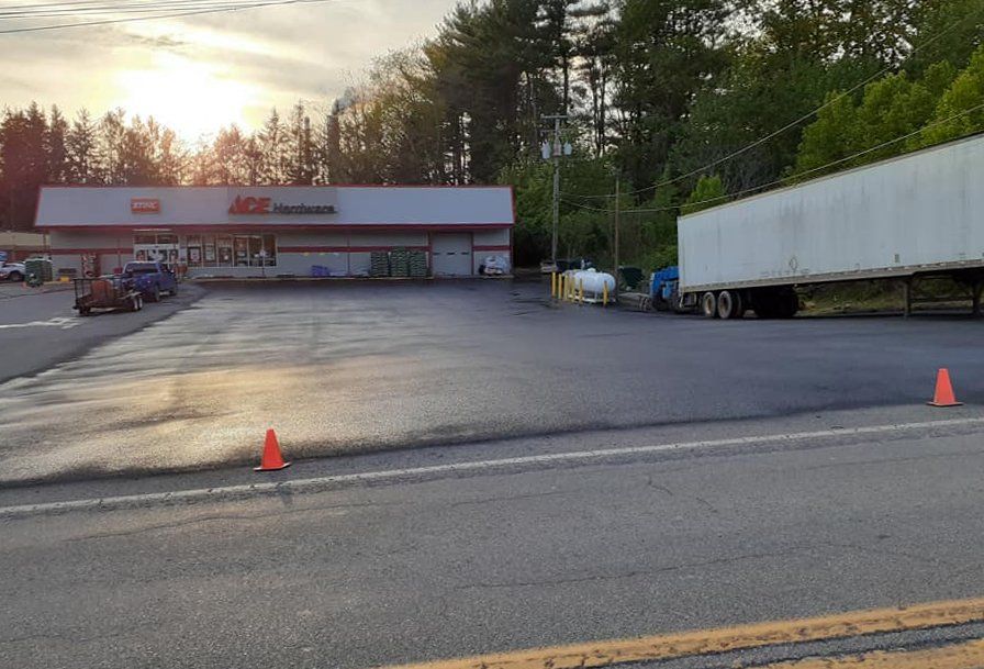 commercial asphalt sealcoating, parking lot sealcoating, sealcoating company near memilan pa