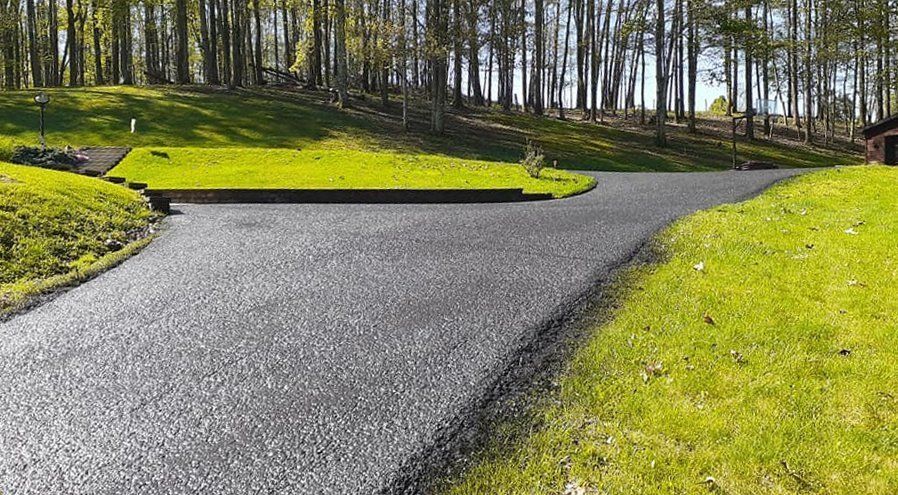 commercial asphalt sealcoating, long drivway sealcoating, sealcoating company near memilan pa