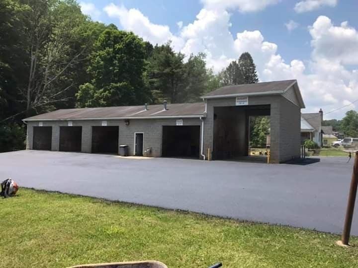 commercial asphalt sealcoating, parking lot sealcoating, milan pa