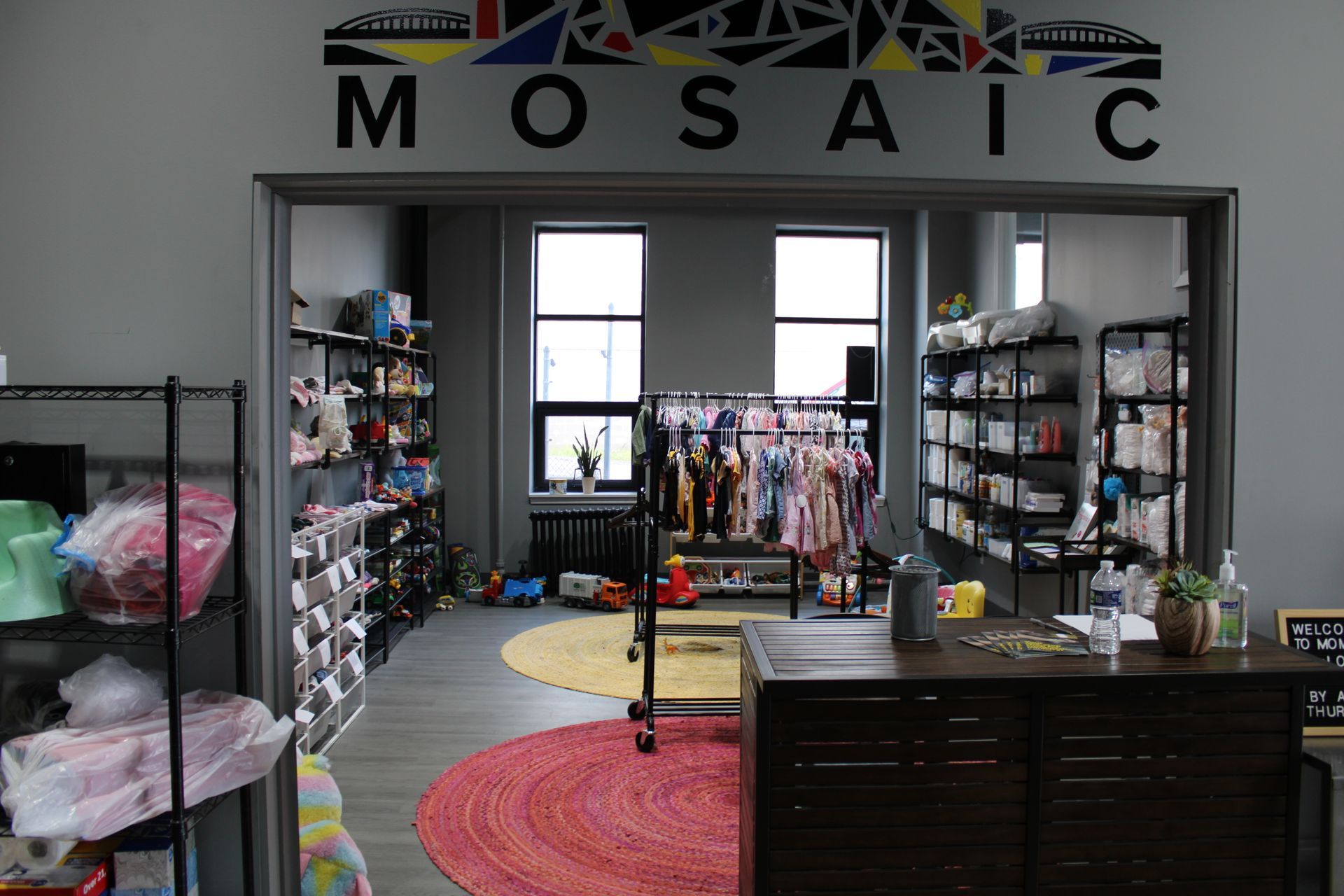 A room with a sign that says mosaic on it