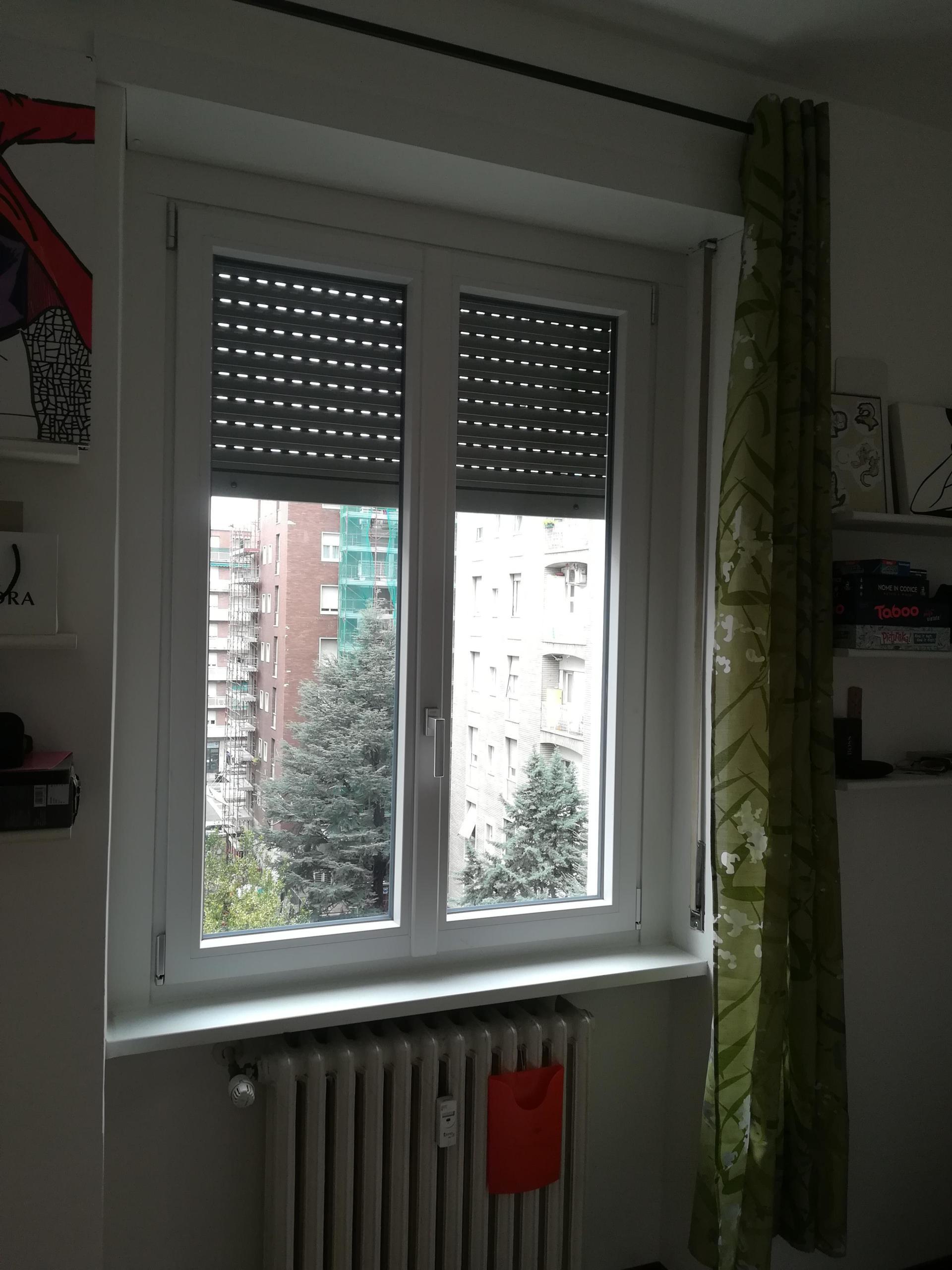 finestra bianca moderna