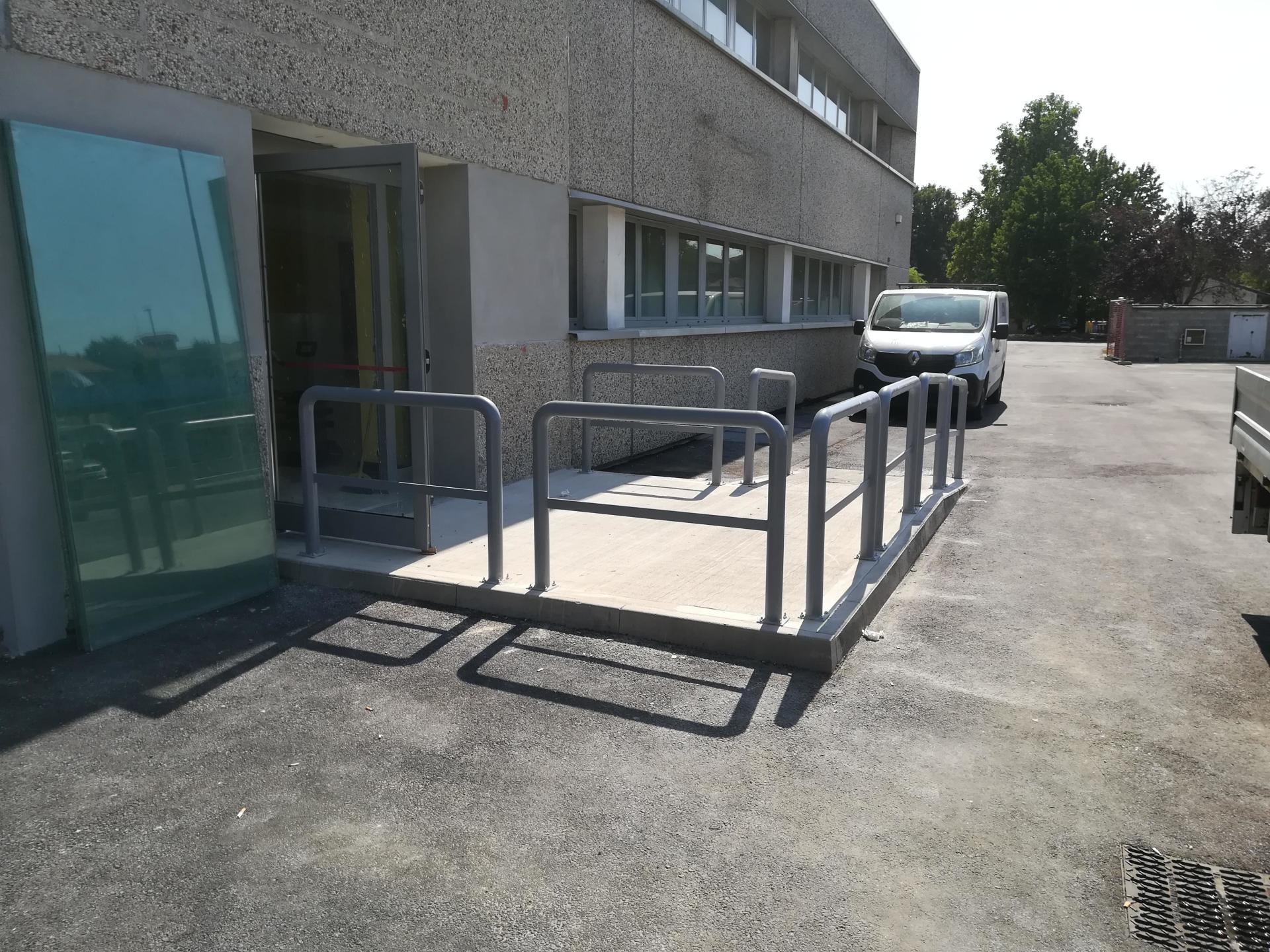 ringhiere ingresso locali commerciali