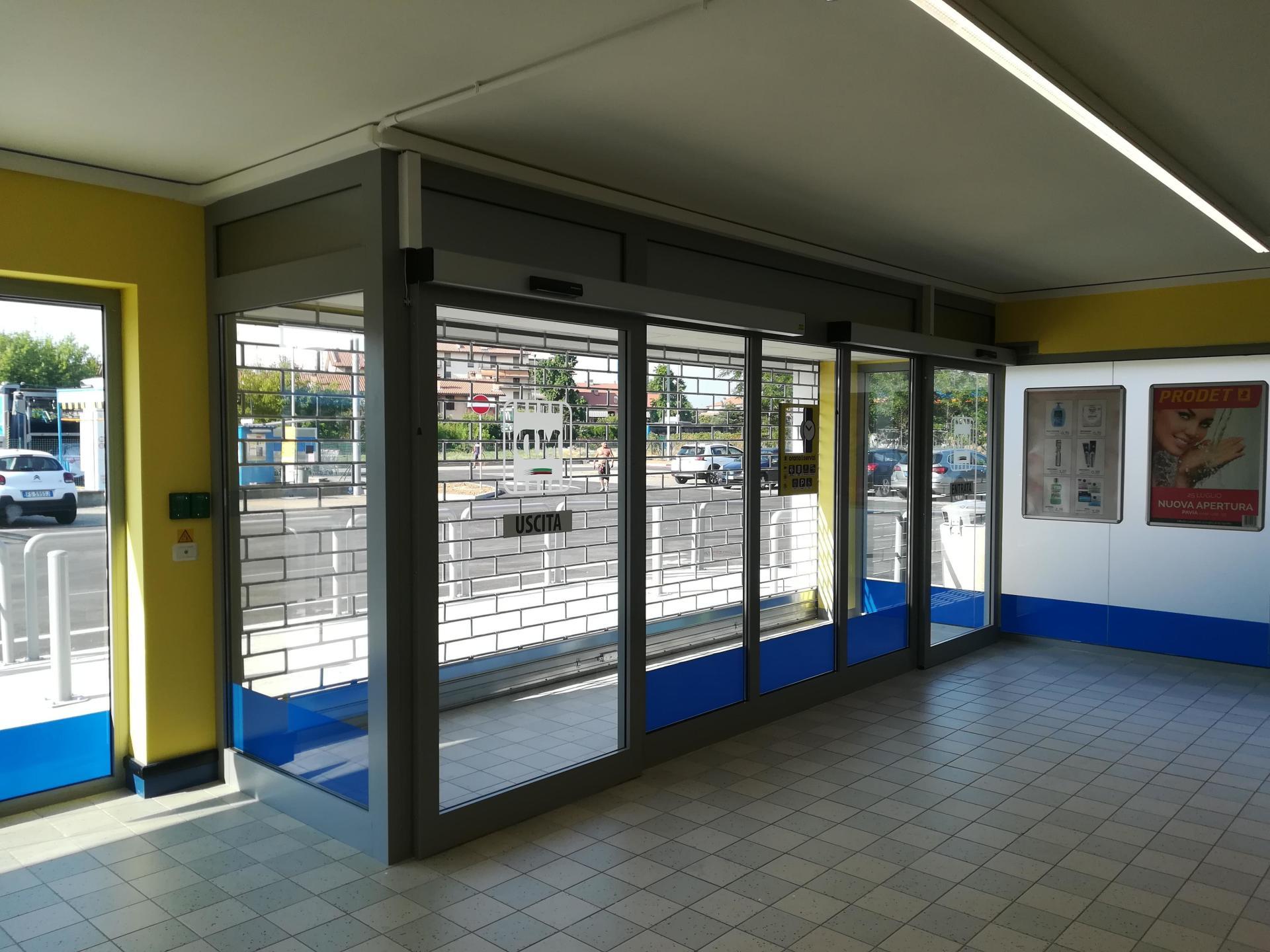 porta in vetro con sensore