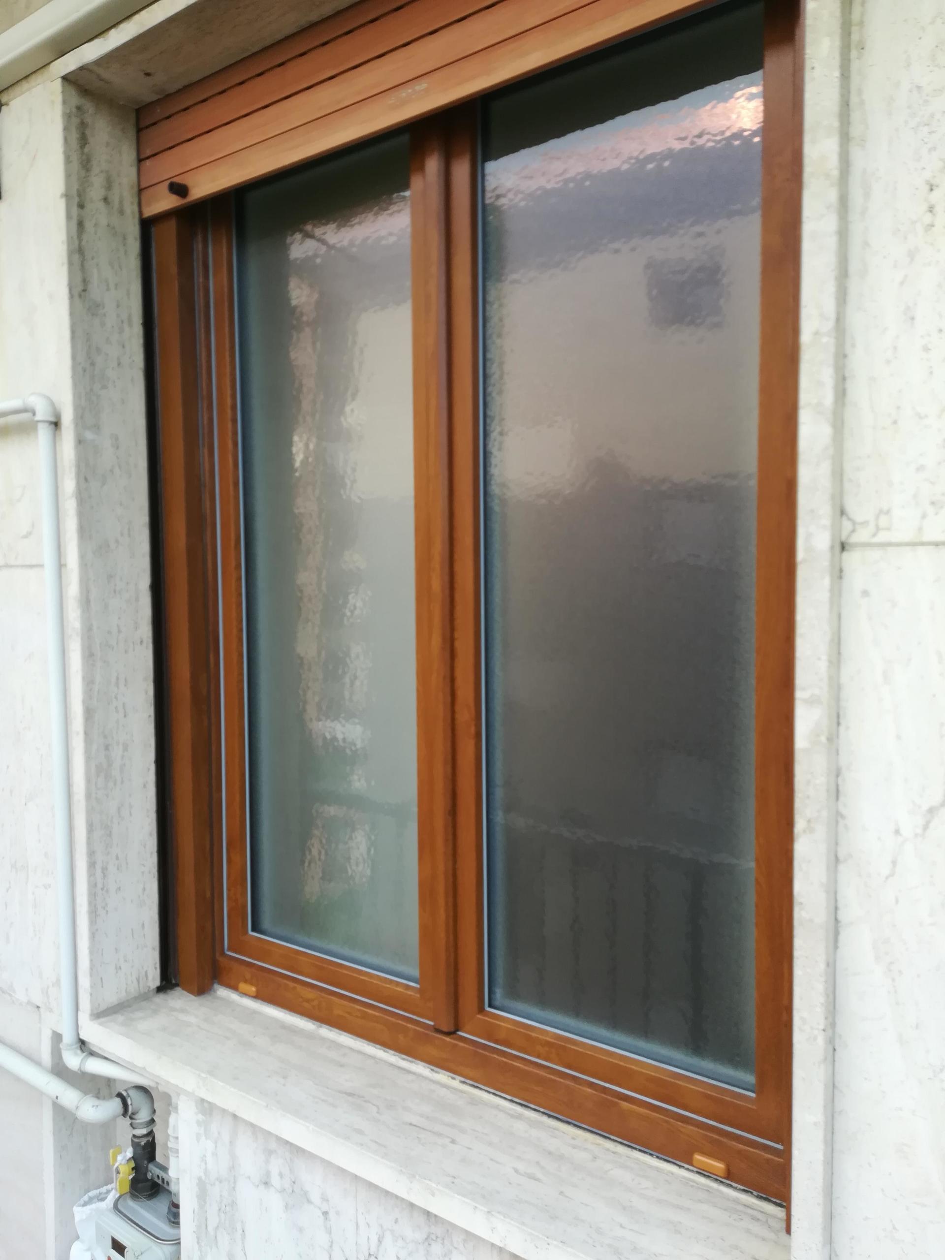 finestra in vetro smerigliato