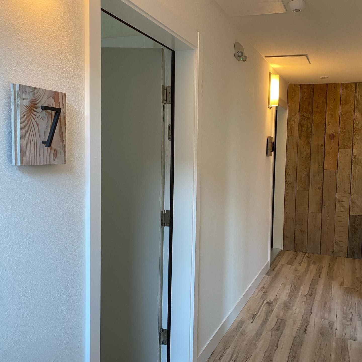 A hallway with the number 7 on the wall