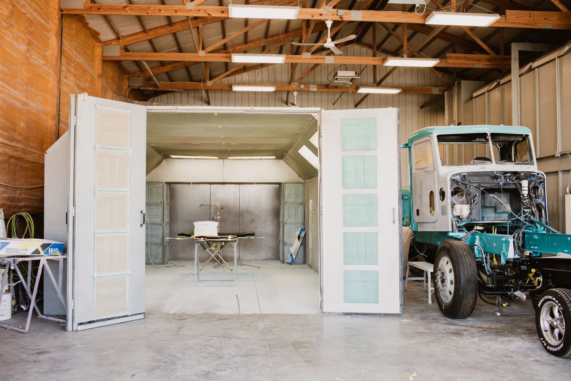 Auto Body Services in Sikeston MO. Collision repair specialist Miner