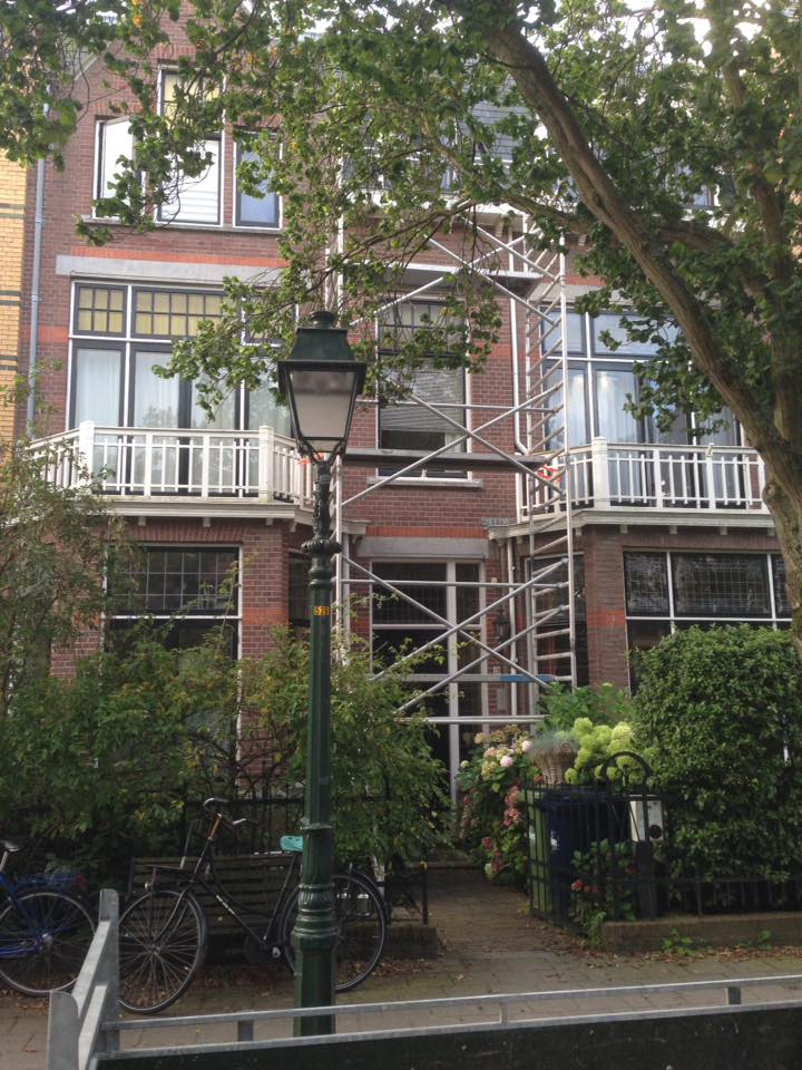 Voorbeeld van een rolsteiger in gebruik