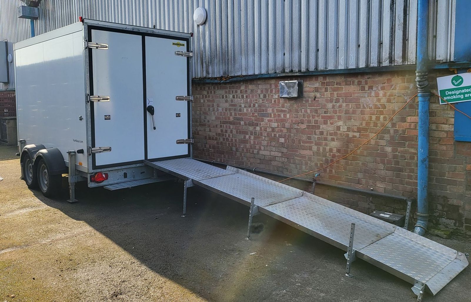 Refrigerated trailer access ramp