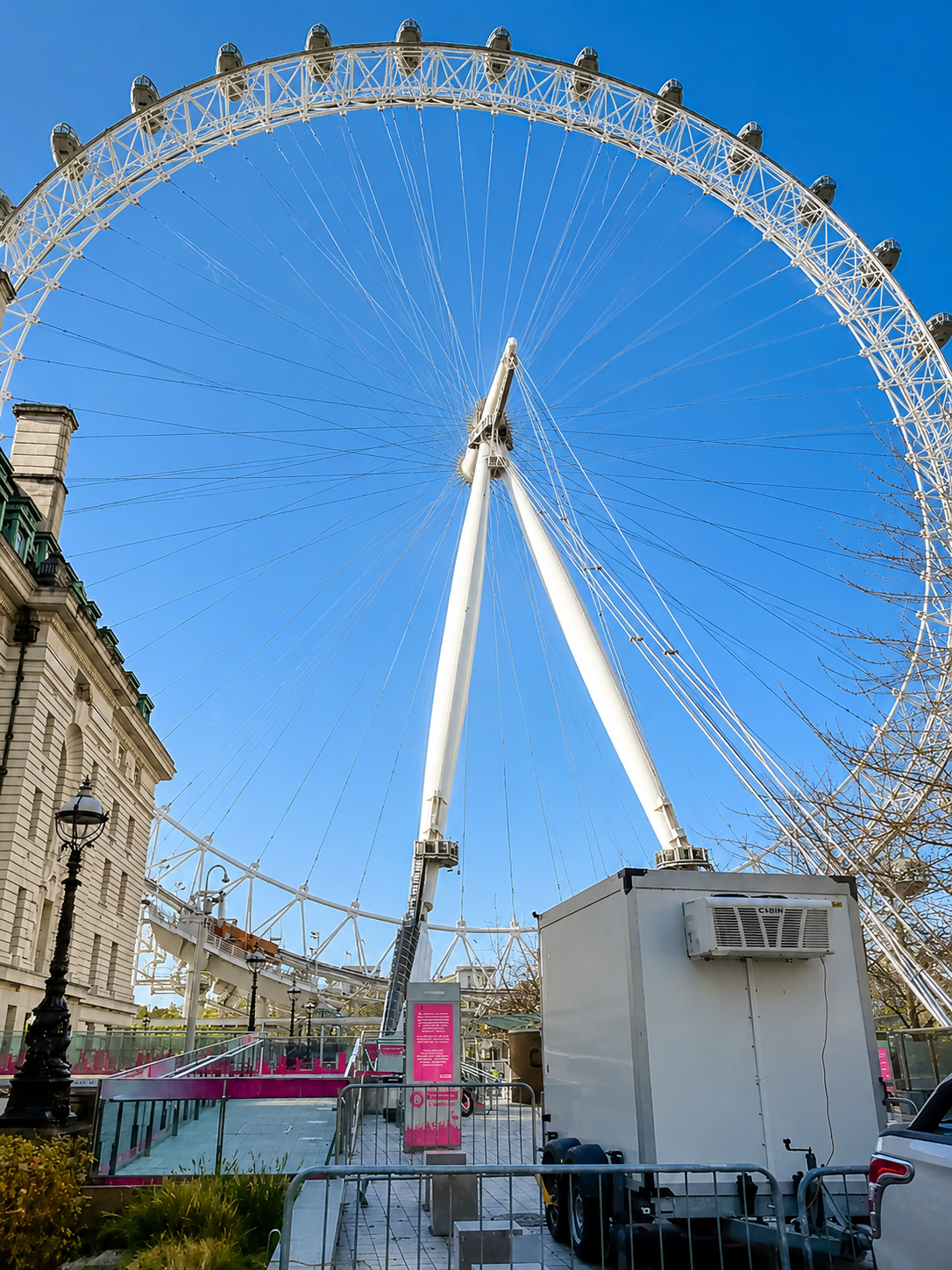 Emergency freezer trailer hire at the SEA LIFE Centre beside the London Eye on London South Bank for Merlin Entertainments cold storage support.