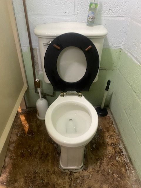 Commercial and office toilet cleaning services in Philadelphia by Fantasy Cleaning