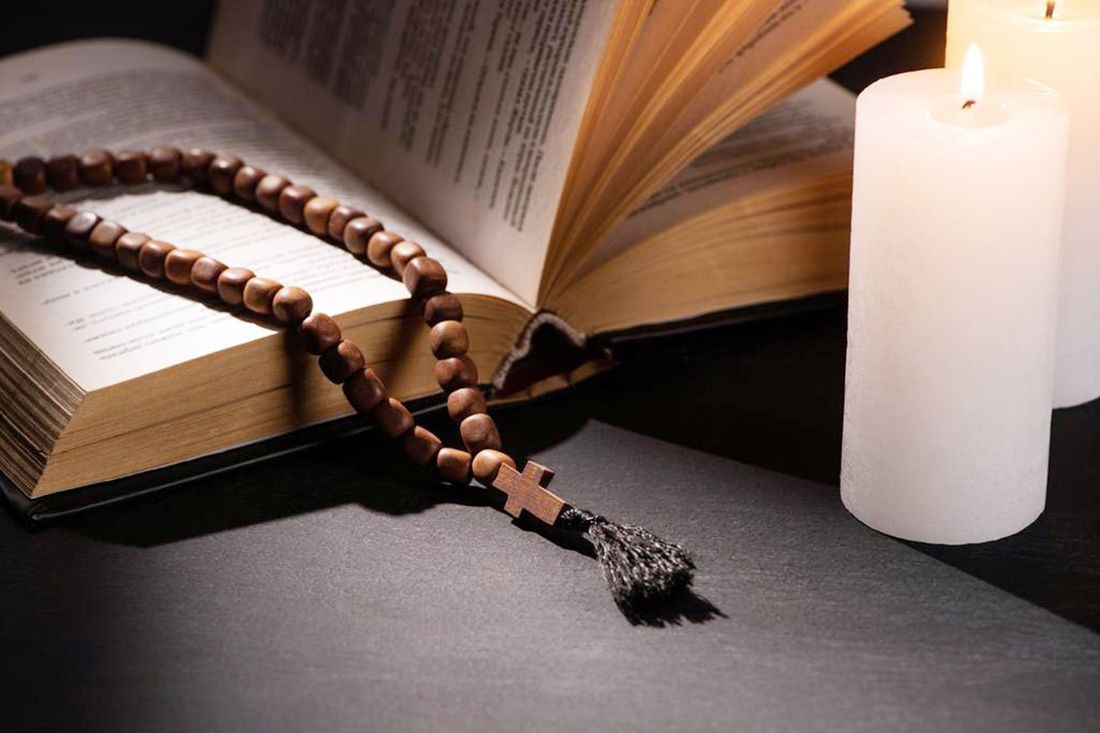 Bibbia con rosario