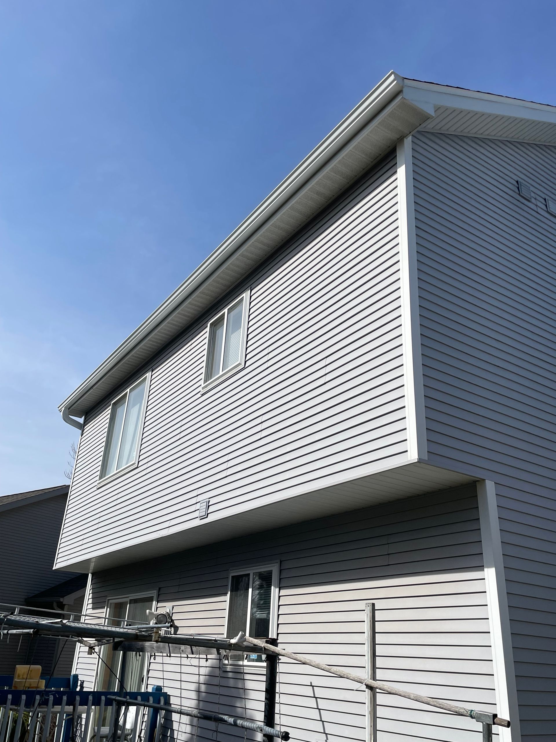 A white house with a blue sky in the background