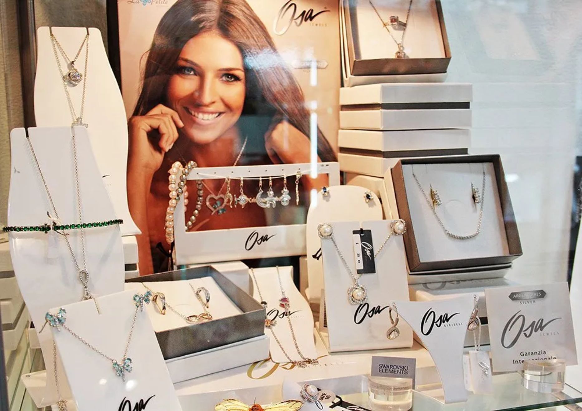 parure di gioielli Osa