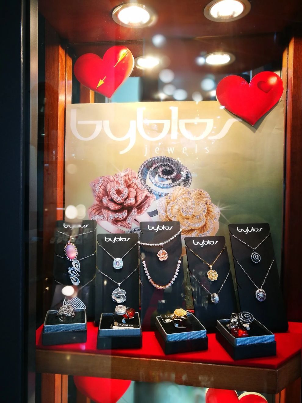 esposizione di collane Byblos