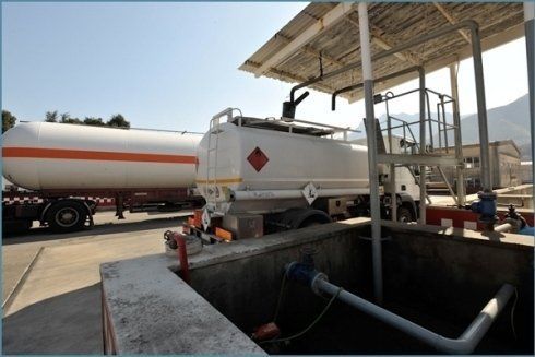 camion carburanti pronti per partire