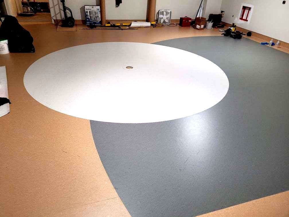 There is a circle in the middle of the floor of an MRI room with finish OSHA-Approved healthcare flooring.