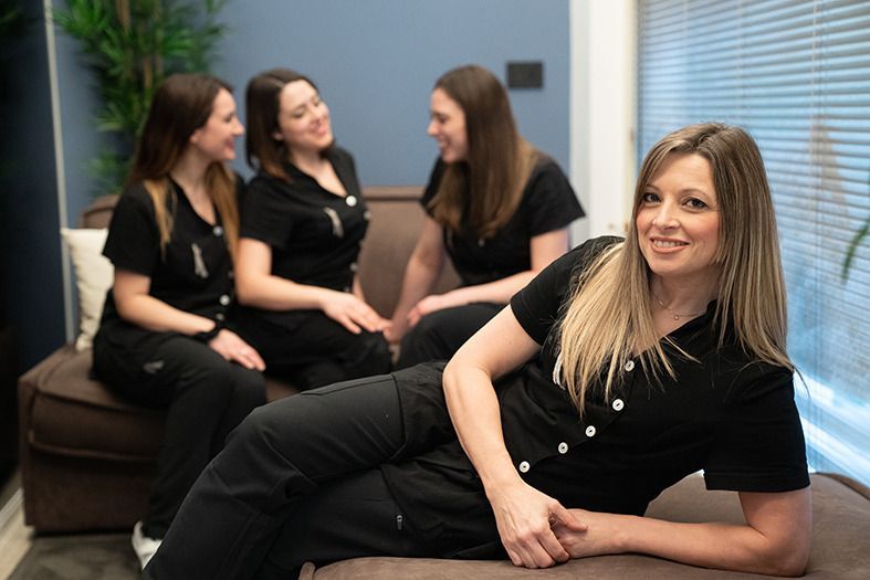 Primo piano di un trucco sposa luminoso ed elegante.
