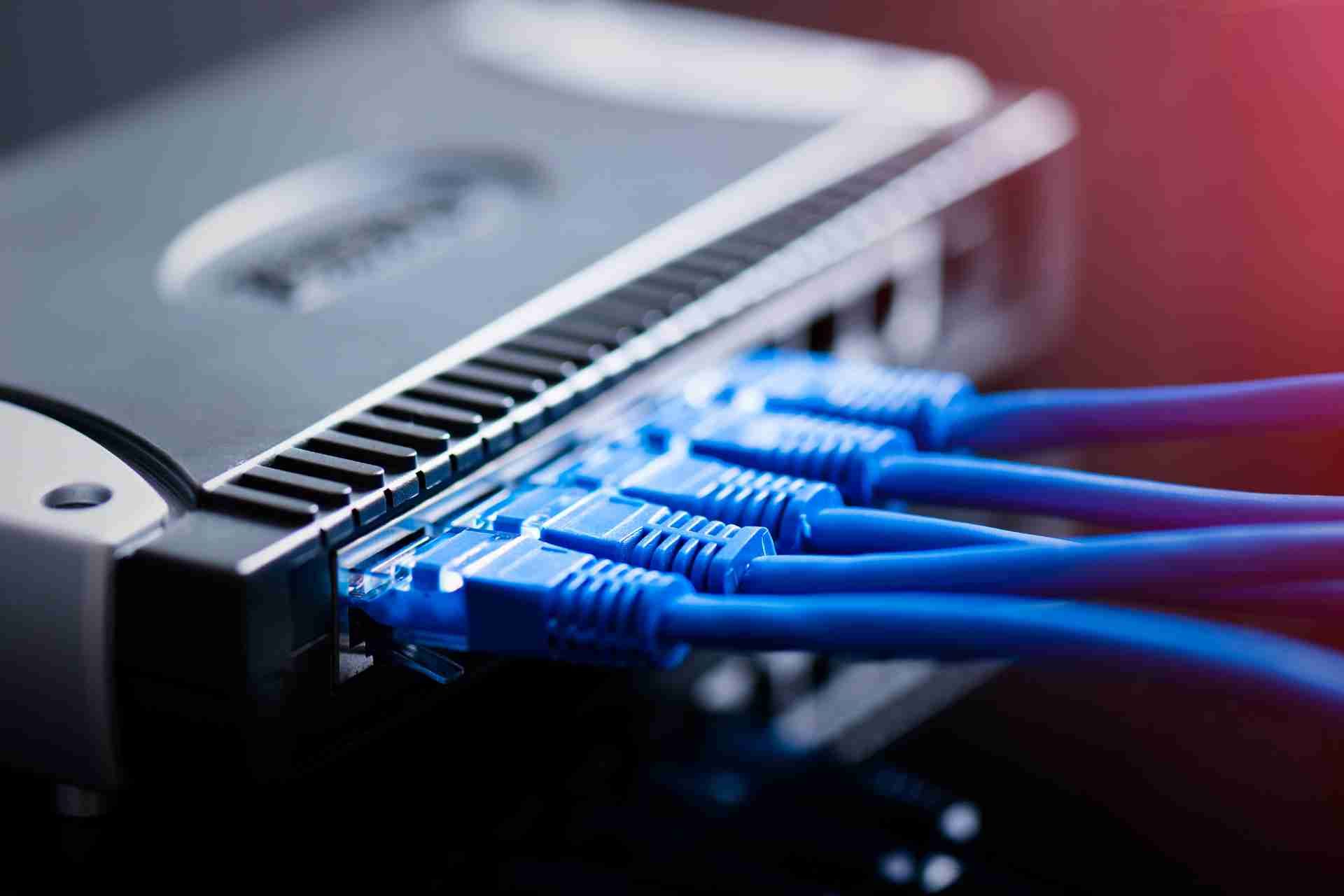 Choosing Between Wired and Wireless Networks for Your Business