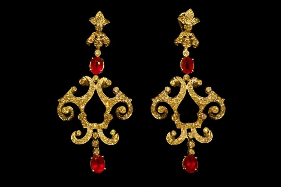 Earrings with red stones