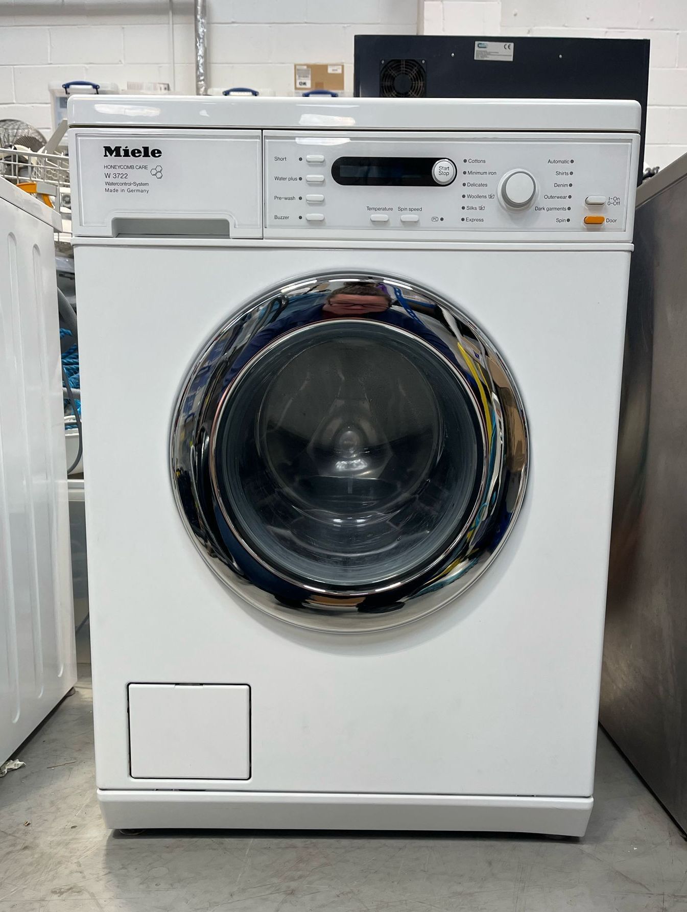 Refurbished Miele W3722 6kg 1200rpm Washing Machine £285!