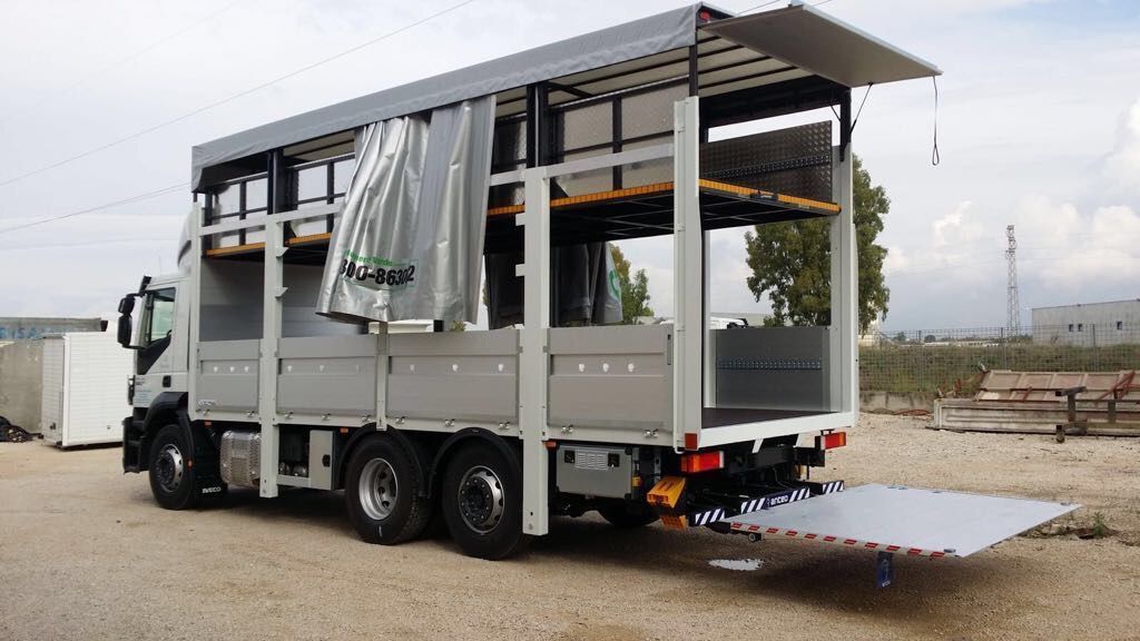 veicolo con centina a due piani