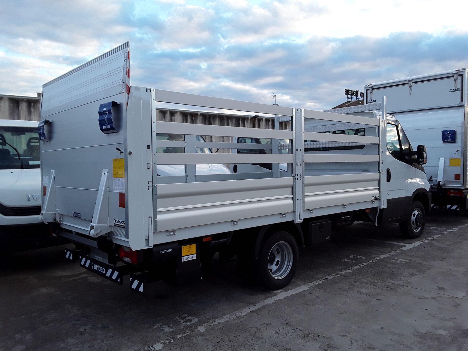 cassone con sponda idraulica