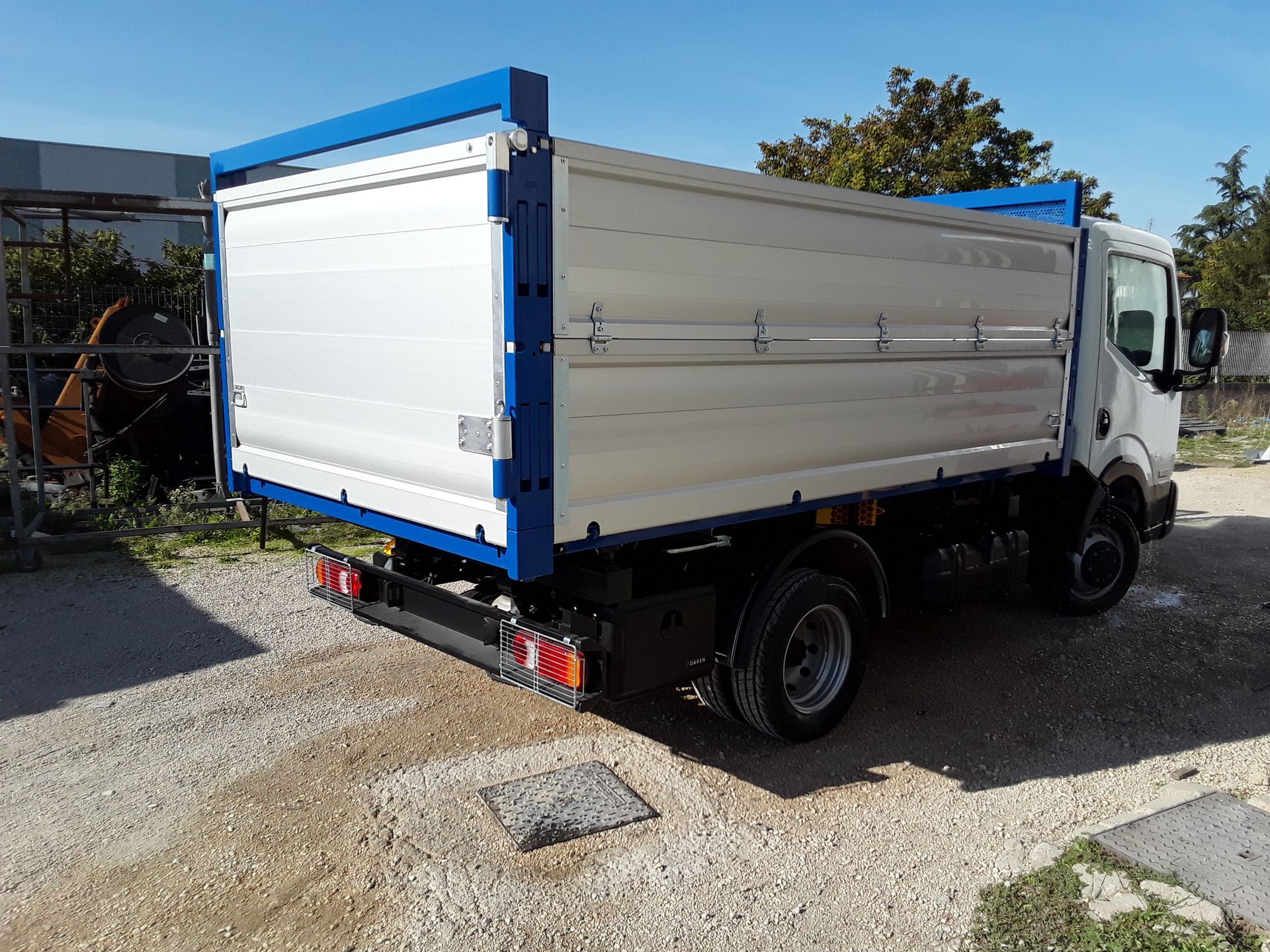 cassone ribaltabile con sovrasponda