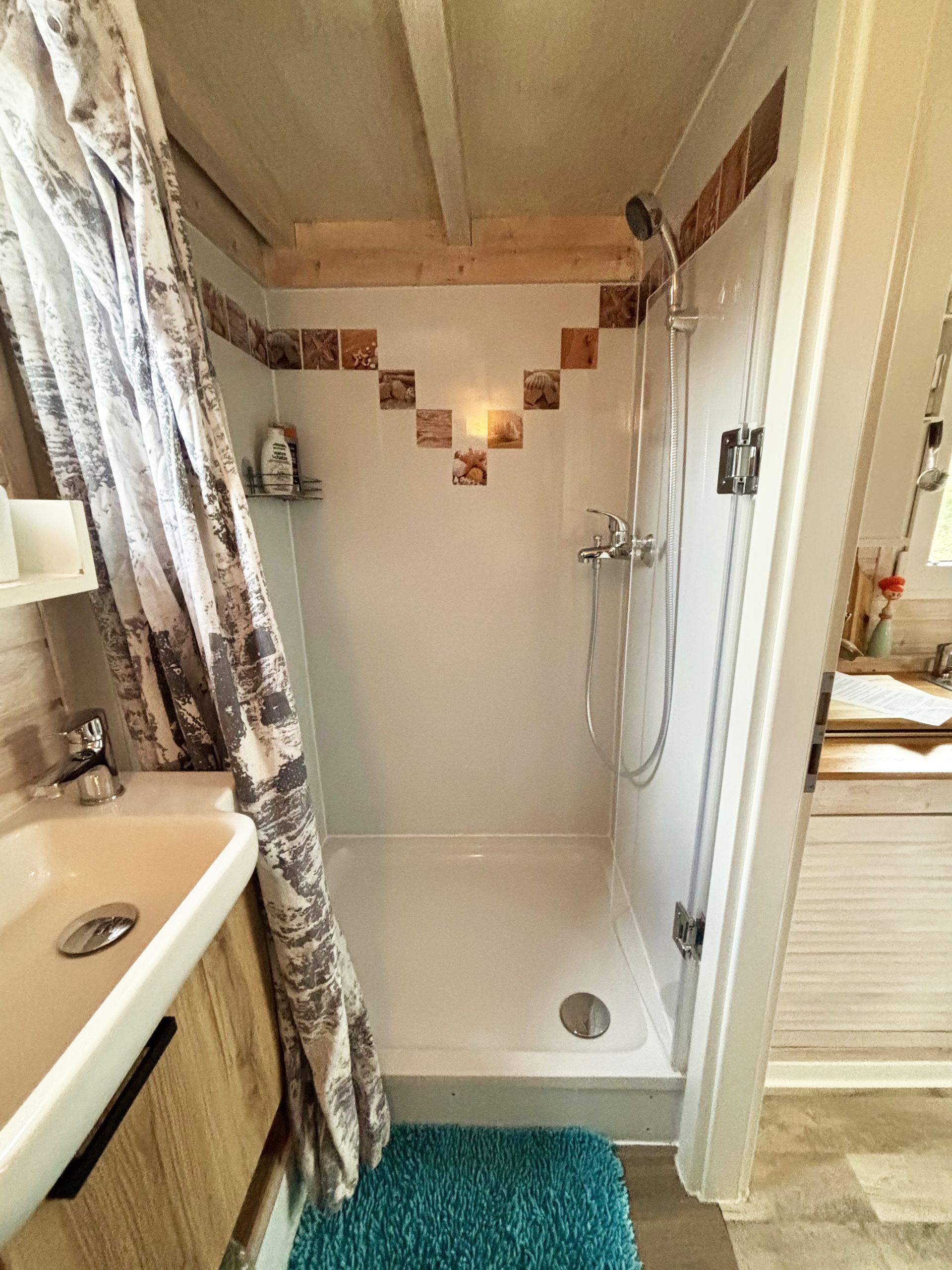 Tinyhouse Bamberg, Ausstattung Dusche TINYHOUSE EMMA 