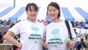 Volunteers wearing 2013 Chubu Walkathon T-shirts