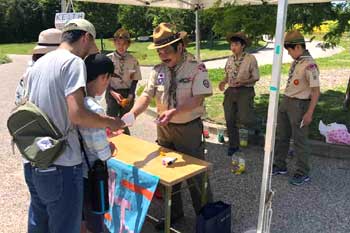 Boy Scouts helping at Chubu Walkathon