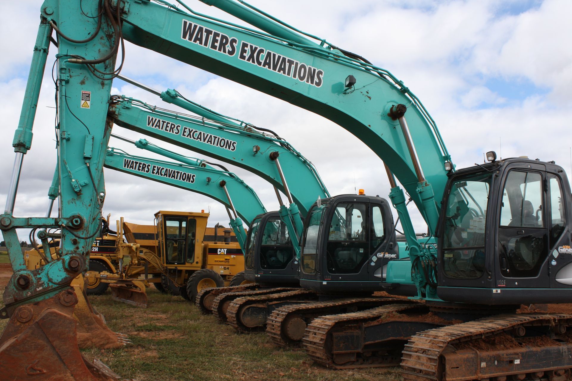 Plant Hire — Mildura, VIC — Waters Excavations Pty Ltd