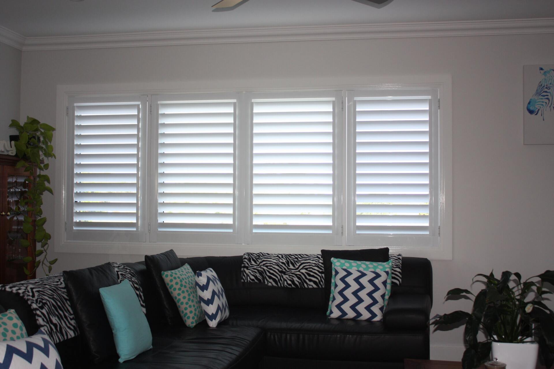 white internal aluminium blinds 2