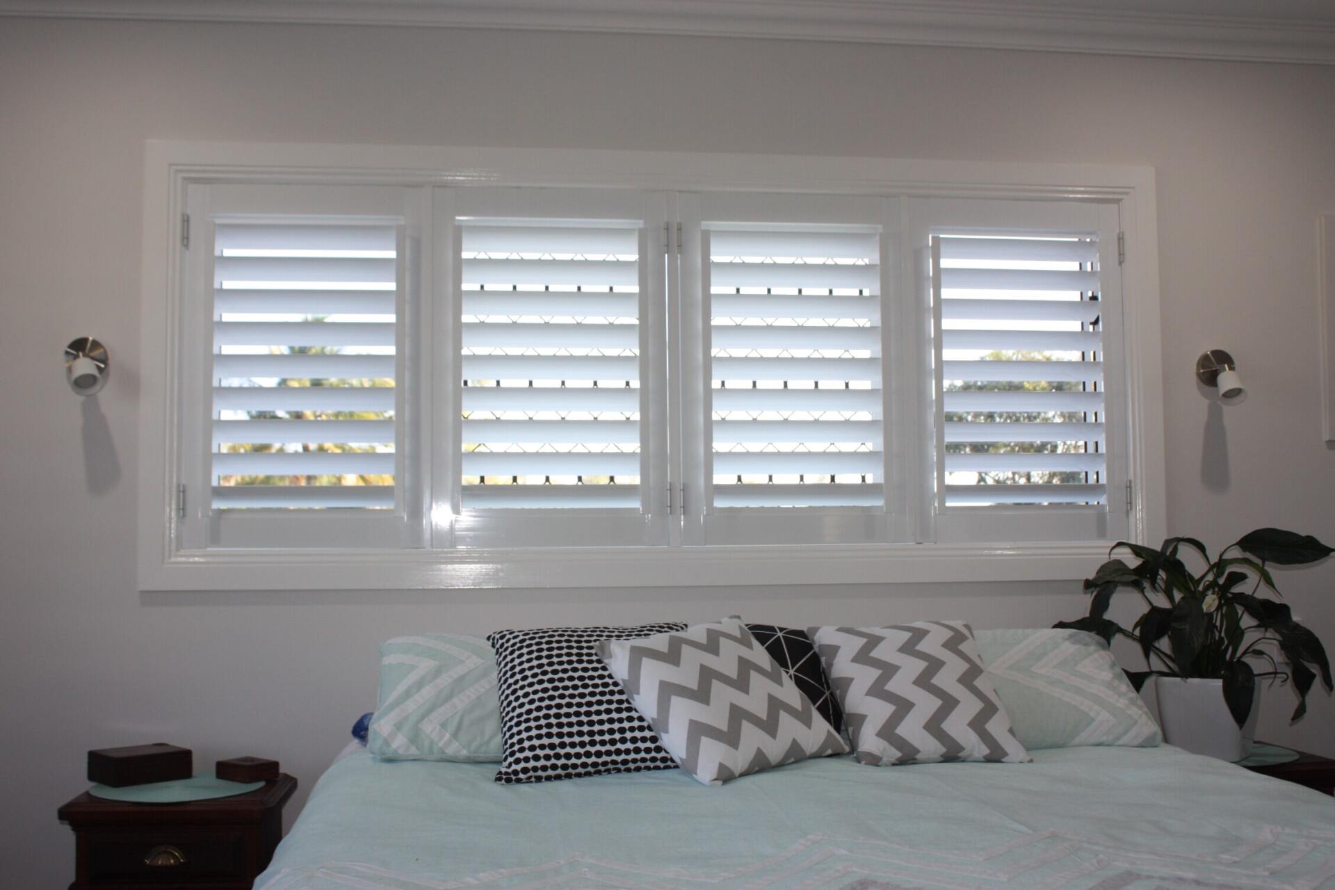 white internal aluminium blinds 3