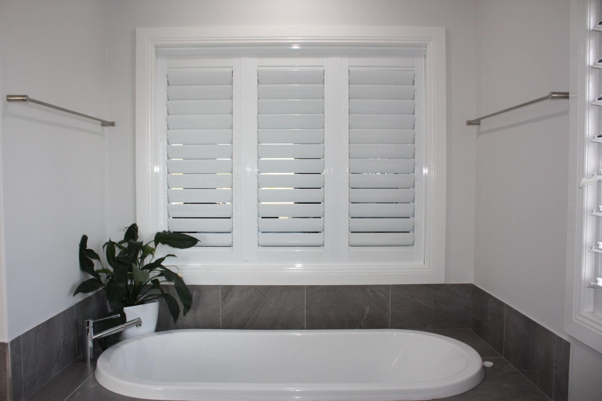 white internal aluminium blinds in bathroom