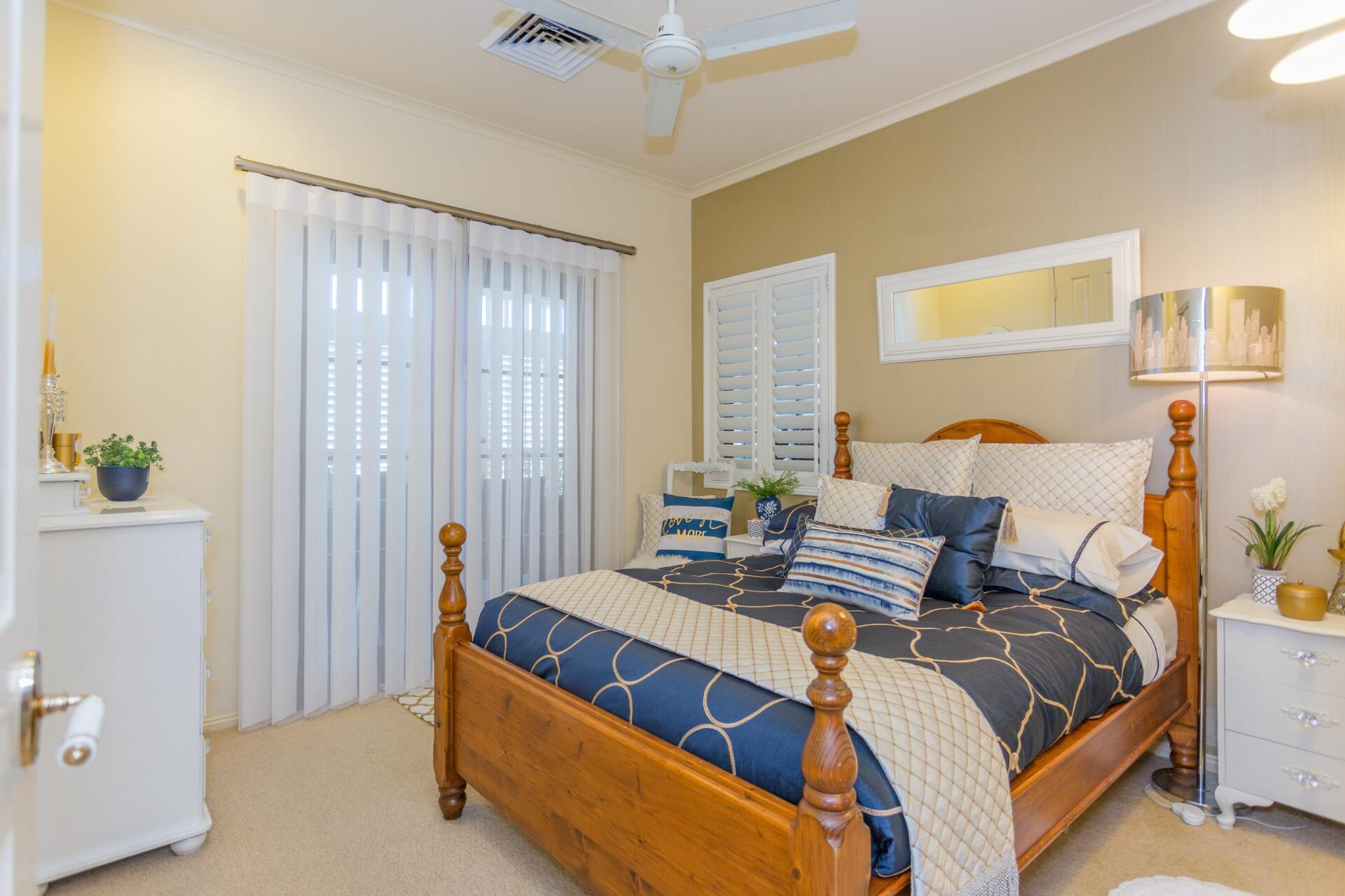 internal aluminium blinds in bedroom