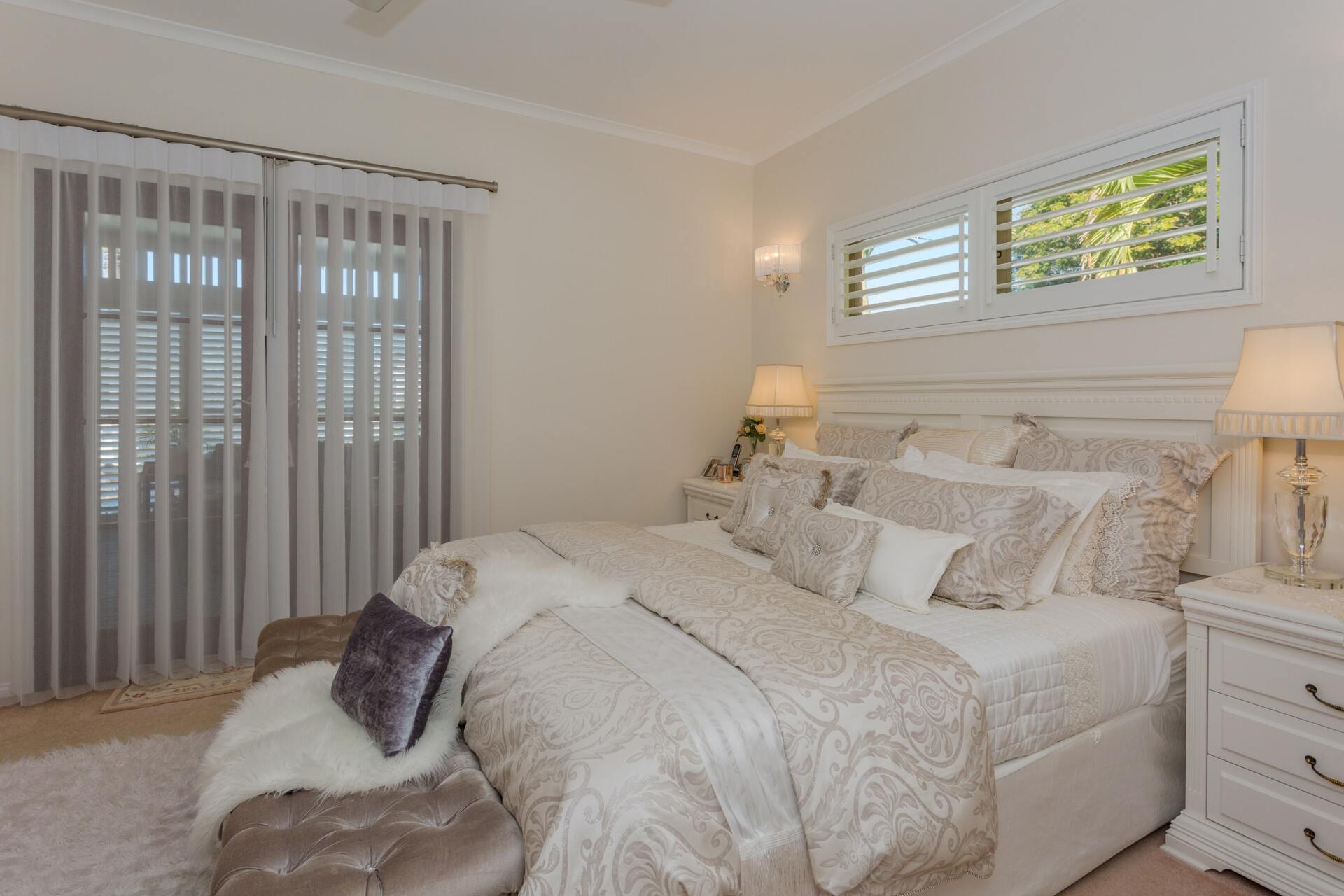 internal aluminium blinds in bedroom 1