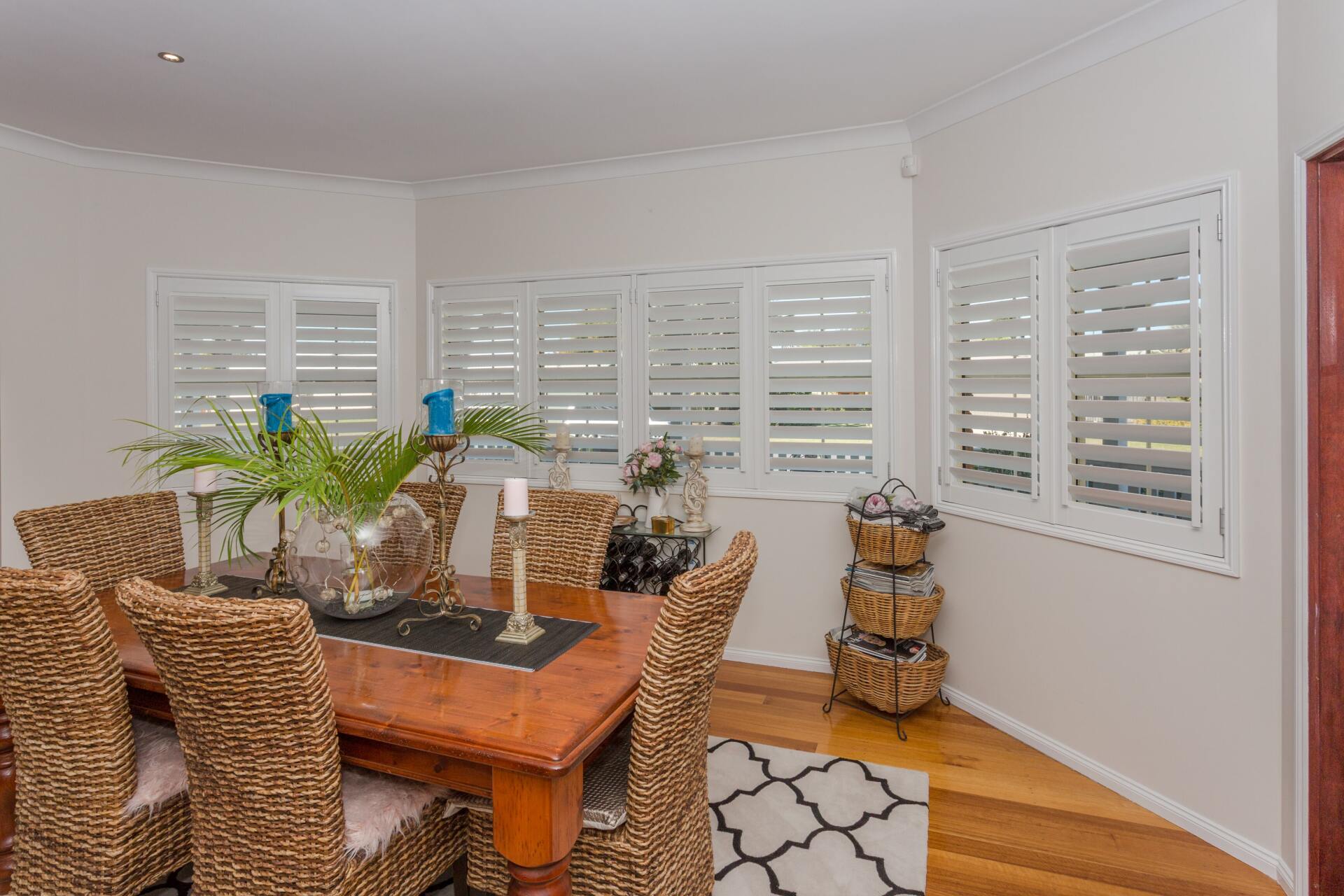 internal aluminium blinds in dining room 2