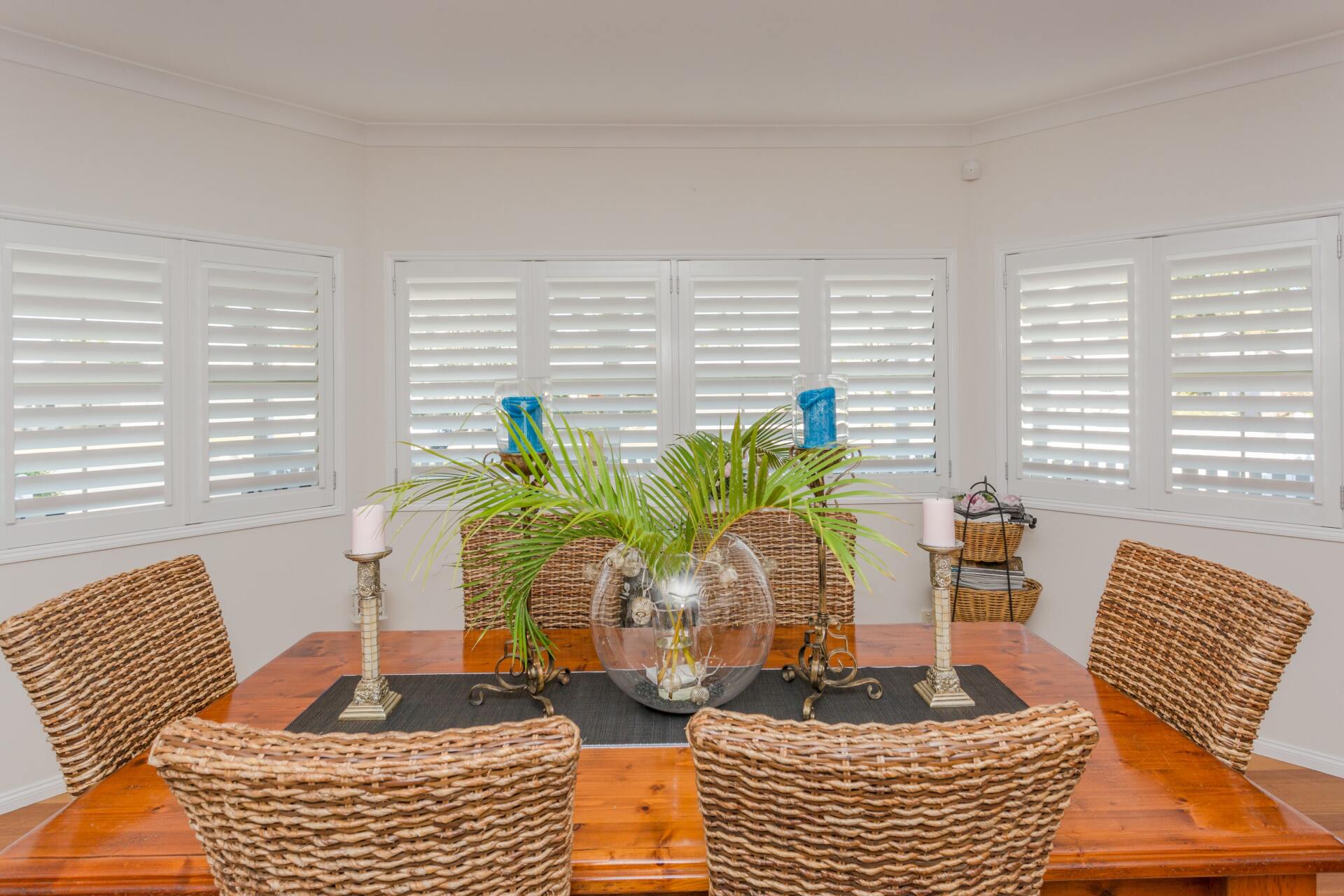 internal aluminium blinds in dining room 3