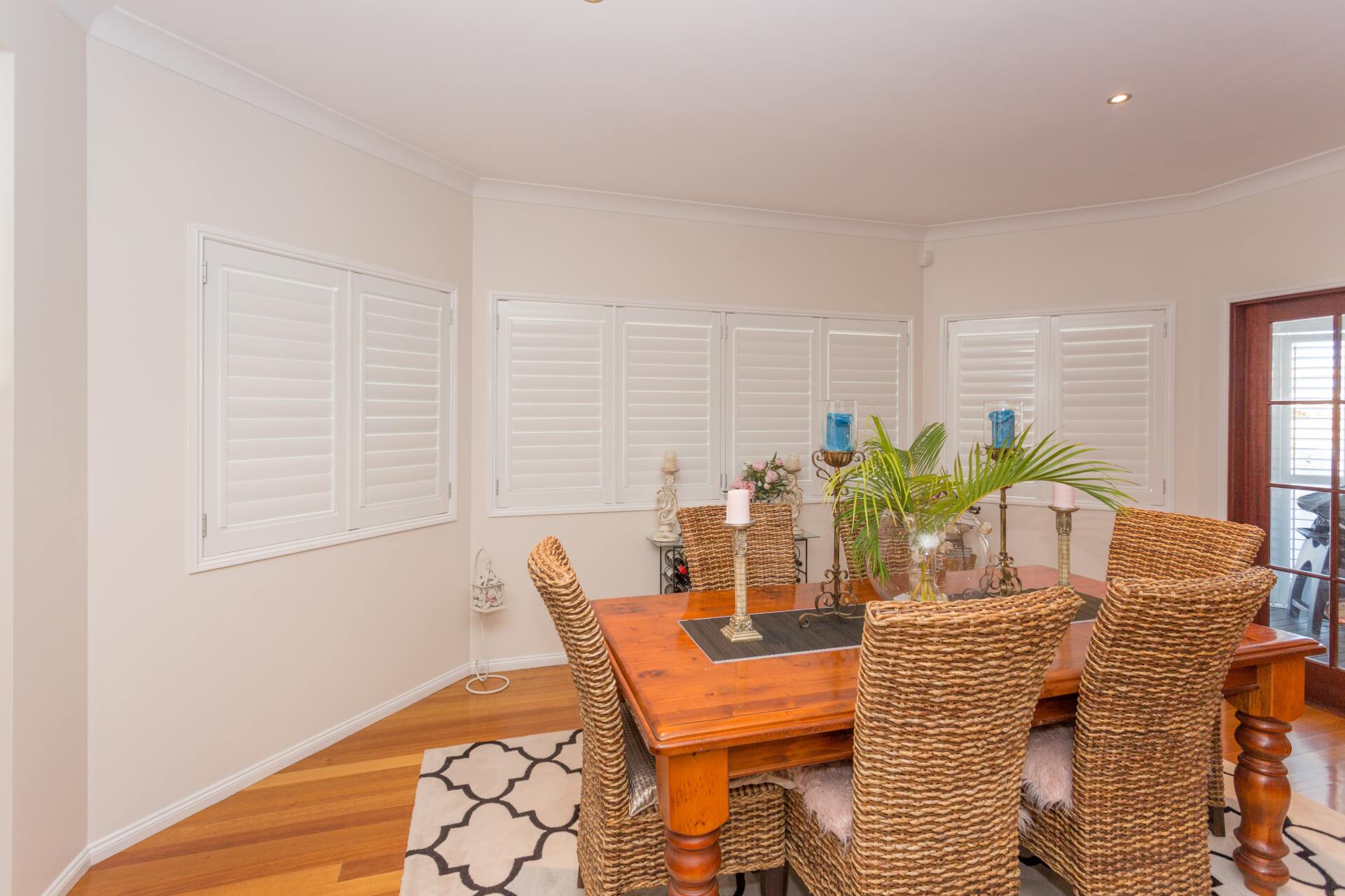 internal aluminium blinds in dining room 4