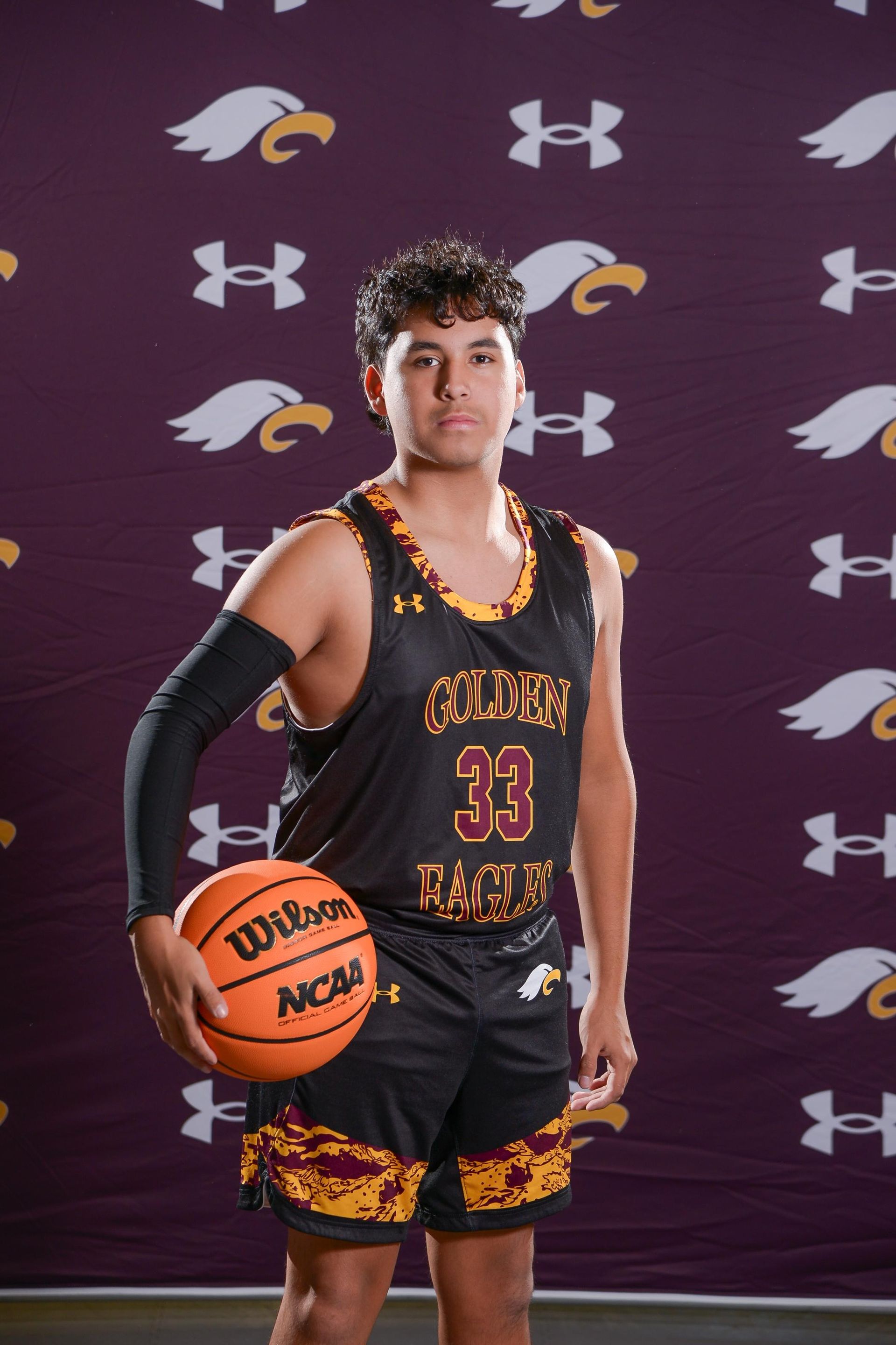 Maroon and gold eagle head, facing right.