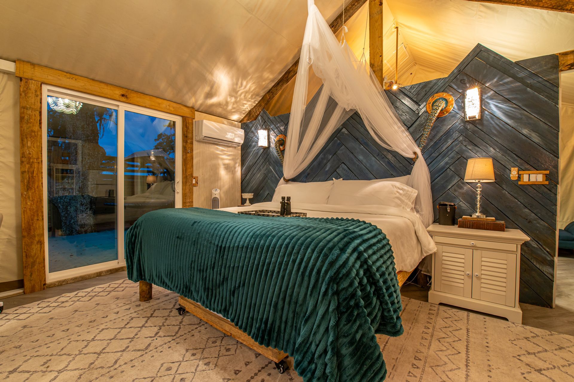 Treehouse, tent, campsite, campfire, nature, bird watching, retreat, vacation, resort, hotel, experience, family reunions