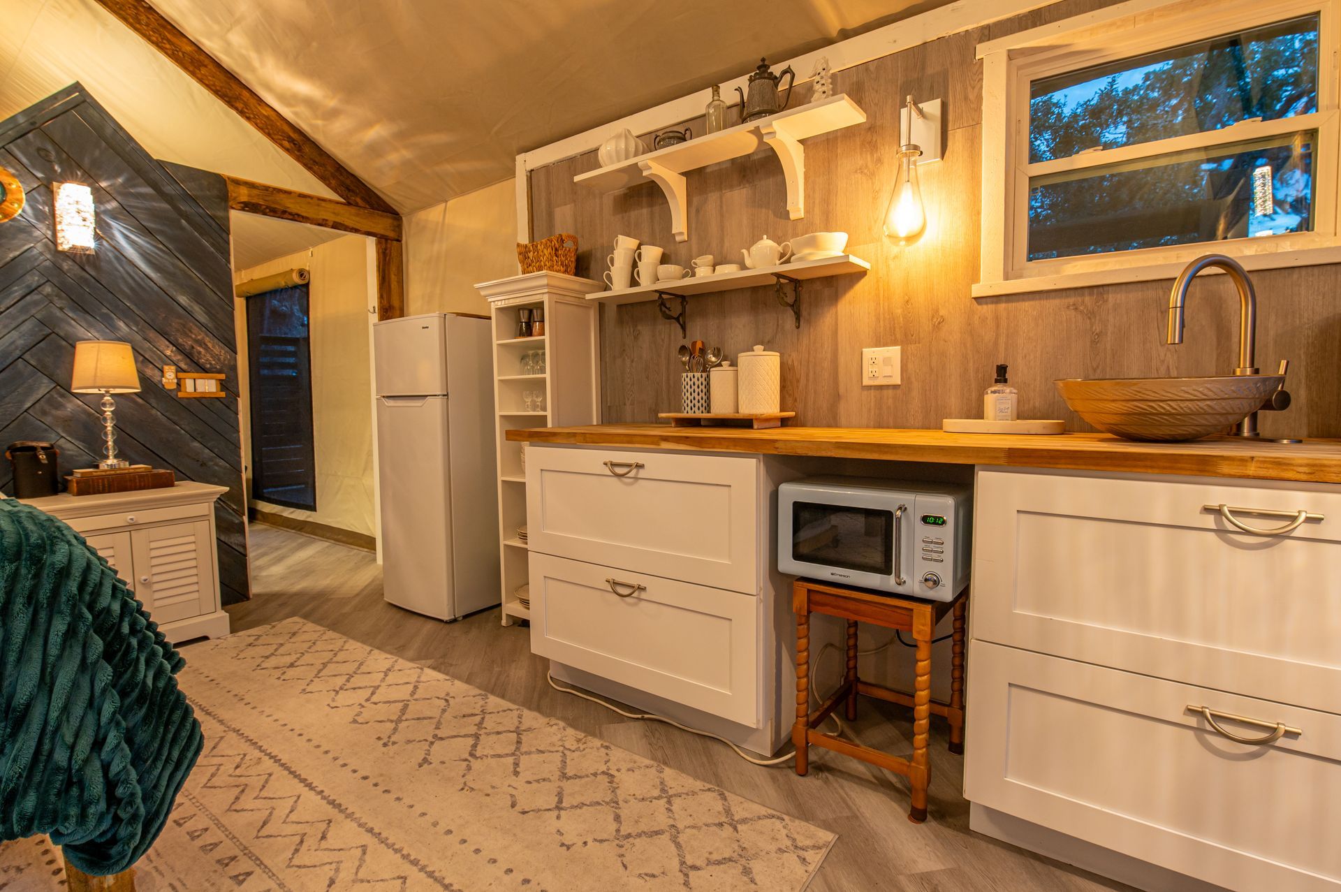 Treehouse, tent, campsite, campfire, nature, bird watching, retreat, vacation, resort, hotel, experience, family reunions