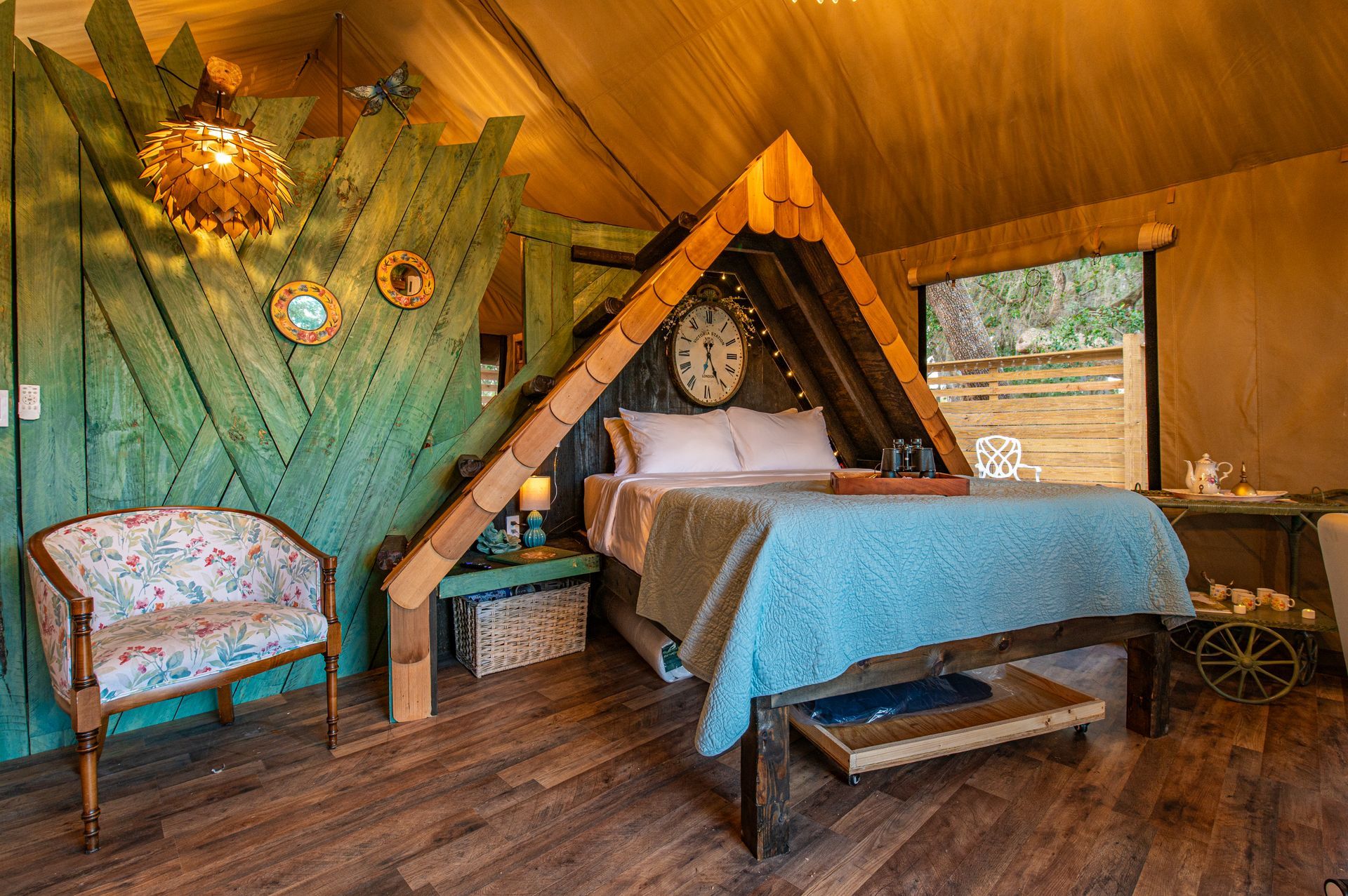Treehouse, tent, campsite, campfire, nature, bird watching, retreat, vacation, resort, hotel, experience, family reunions