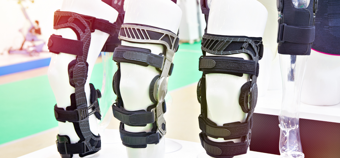 A group of knee braces are sitting on top of a table.