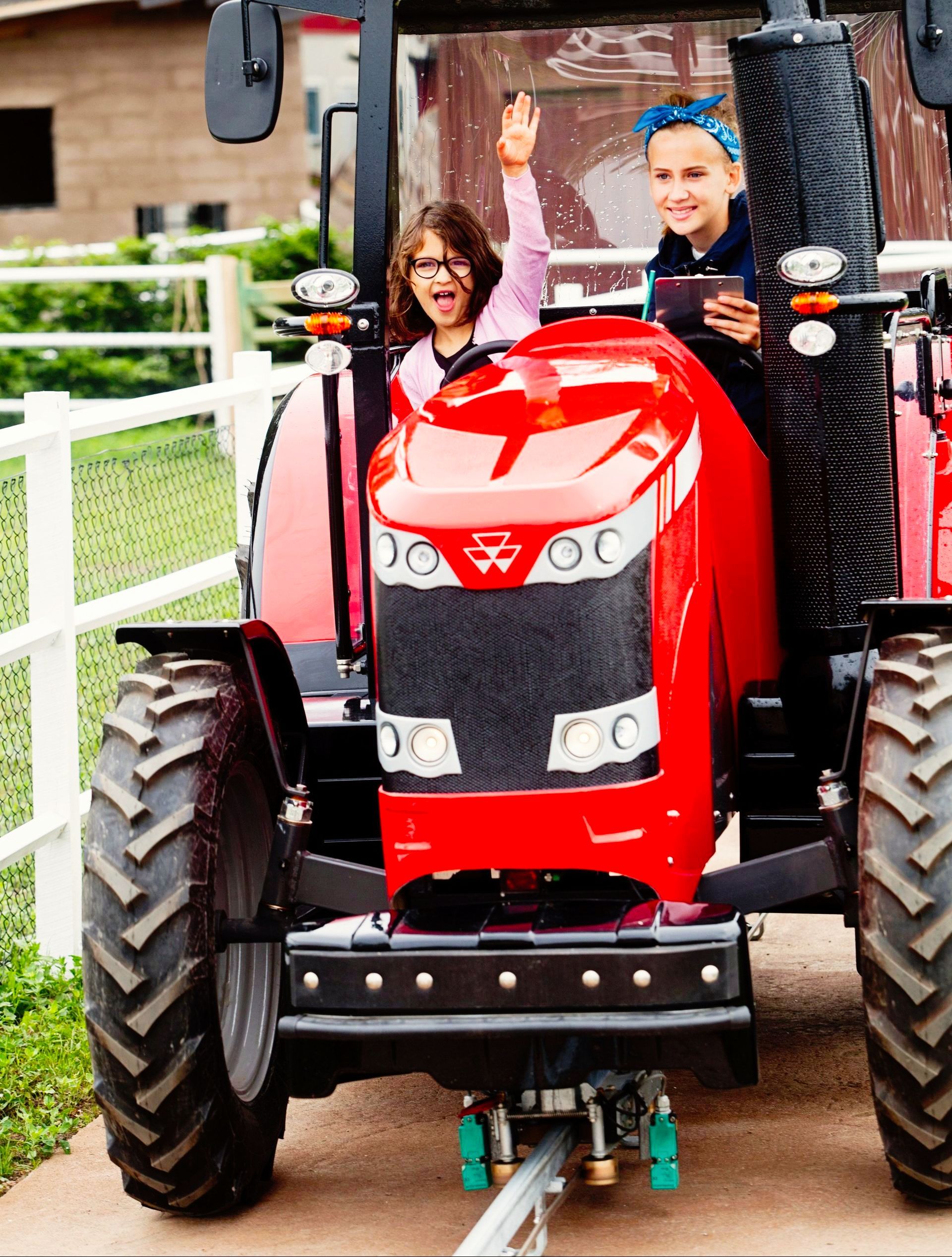 Ta ett eget traktorkörkort i Skånes Djurpark!